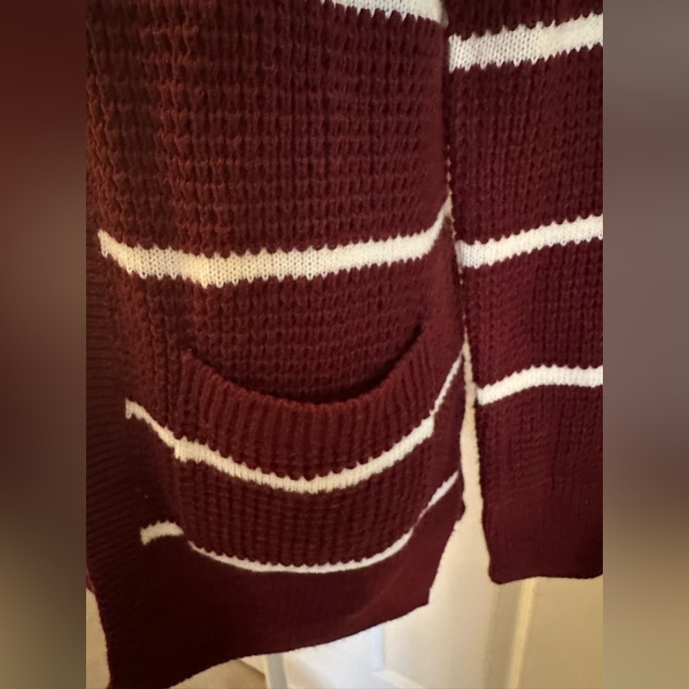 Burgundy and white striped cardigan - Picture 3 of 5
